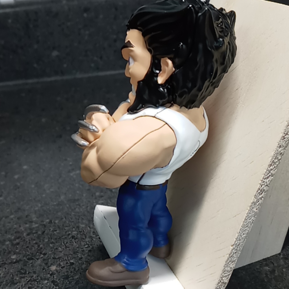 Metal Wolverine Figure - Picture 3 of 8